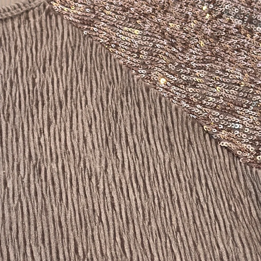 Cable & Gauge Rose Gold Sequin Short Sleeve Top Women's Small NWOT - Picture 2 of 8